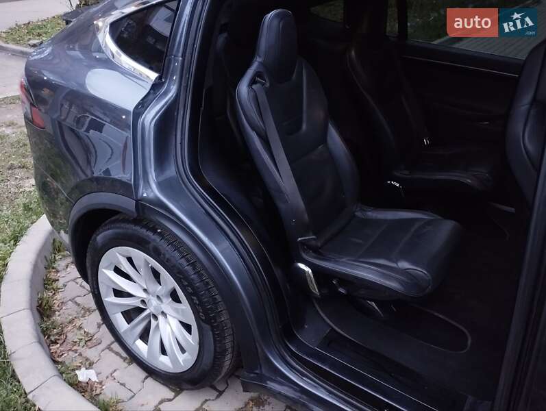 Позашляховик / Кросовер Tesla Model X 2016 в Ужгороді