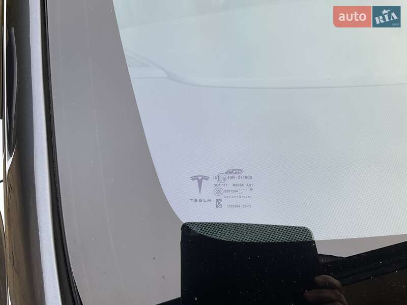Внедорожник / Кроссовер Tesla Model X 2019 в Ровно