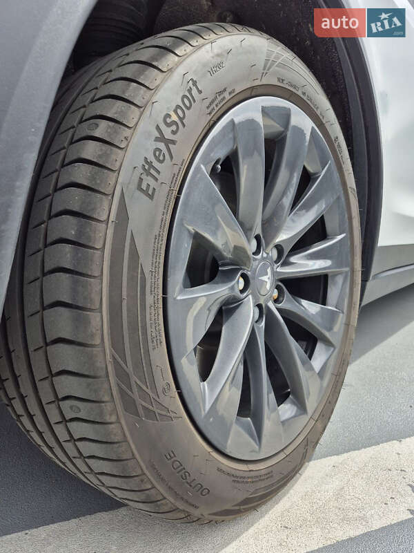 Внедорожник / Кроссовер Tesla Model X 2019 в Киеве