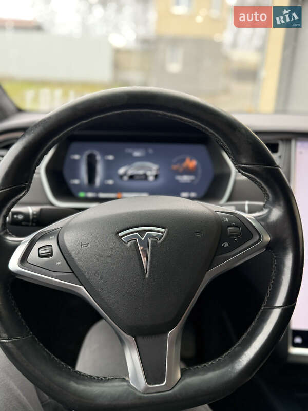 Позашляховик / Кросовер Tesla Model X 2017 в Радехові