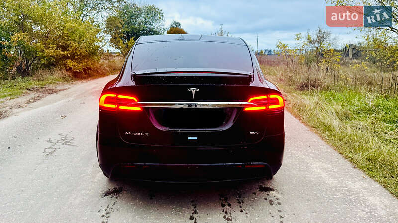 Внедорожник / Кроссовер Tesla Model X 2016 в Коростышеве