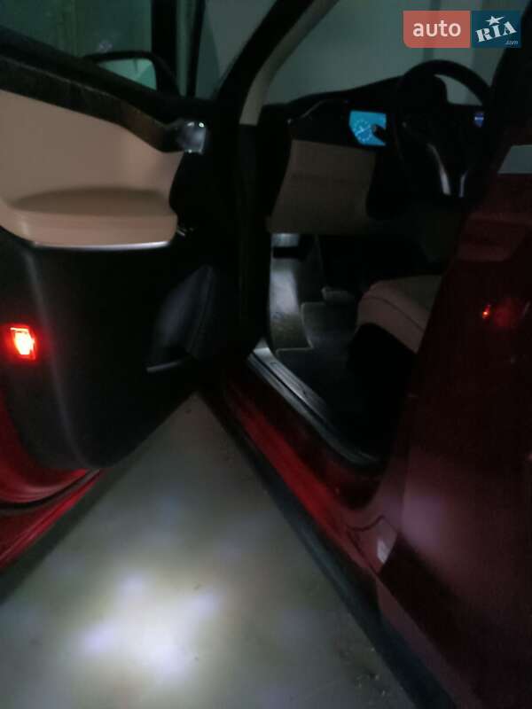 Внедорожник / Кроссовер Tesla Model X 2017 в Стрые