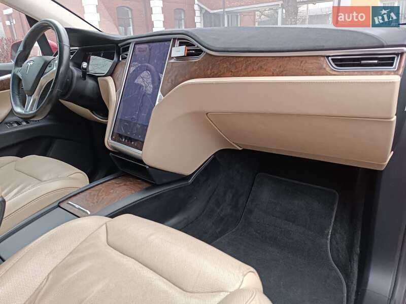 Внедорожник / Кроссовер Tesla Model X 2017 в Стрые