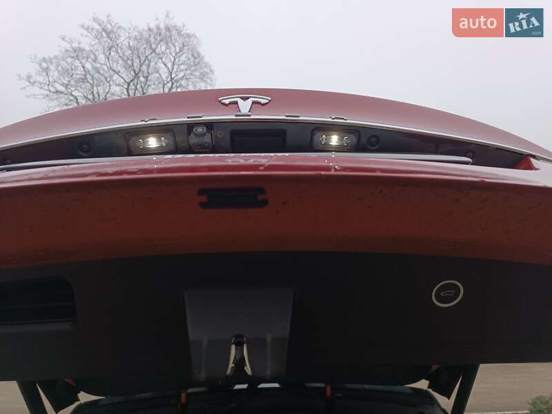 Внедорожник / Кроссовер Tesla Model X 2017 в Стрые