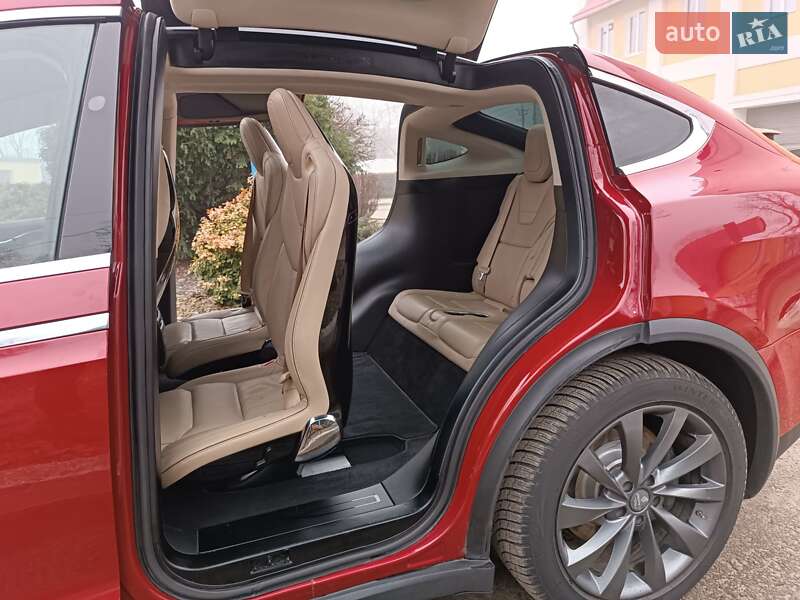 Внедорожник / Кроссовер Tesla Model X 2017 в Стрые