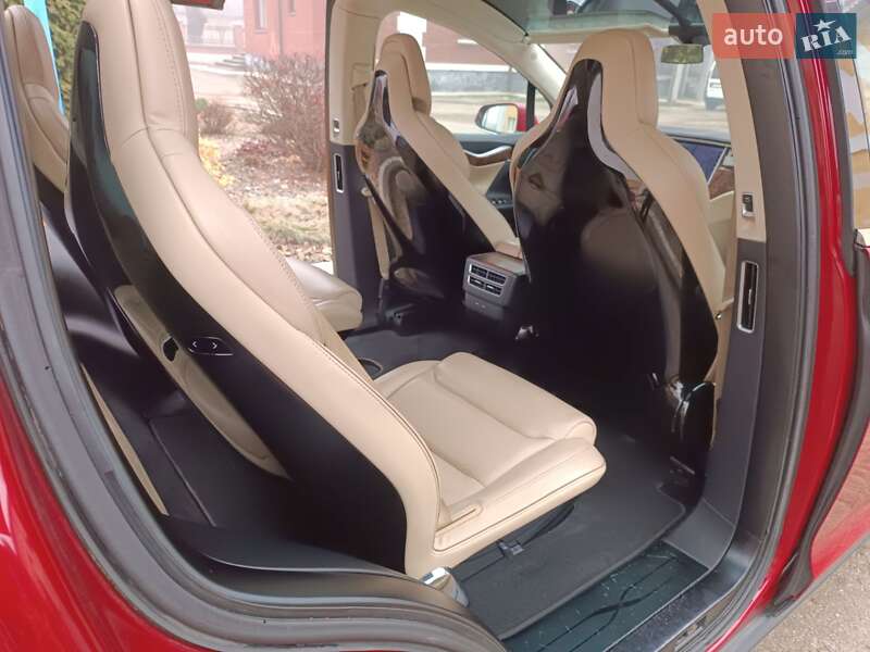 Внедорожник / Кроссовер Tesla Model X 2017 в Стрые