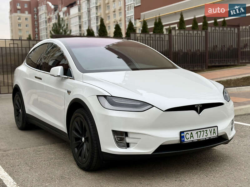 Позашляховик / Кросовер Tesla Model X 2019 в Умані