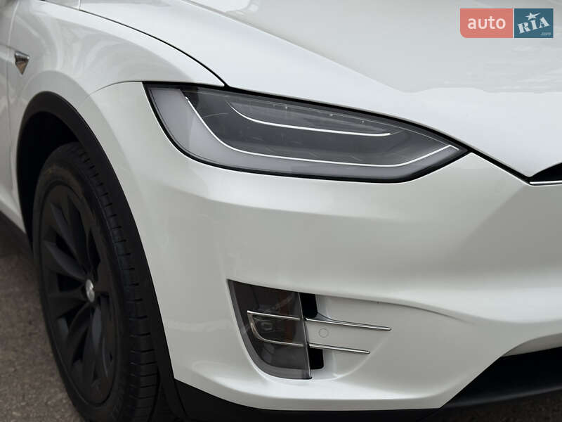 Позашляховик / Кросовер Tesla Model X 2019 в Умані