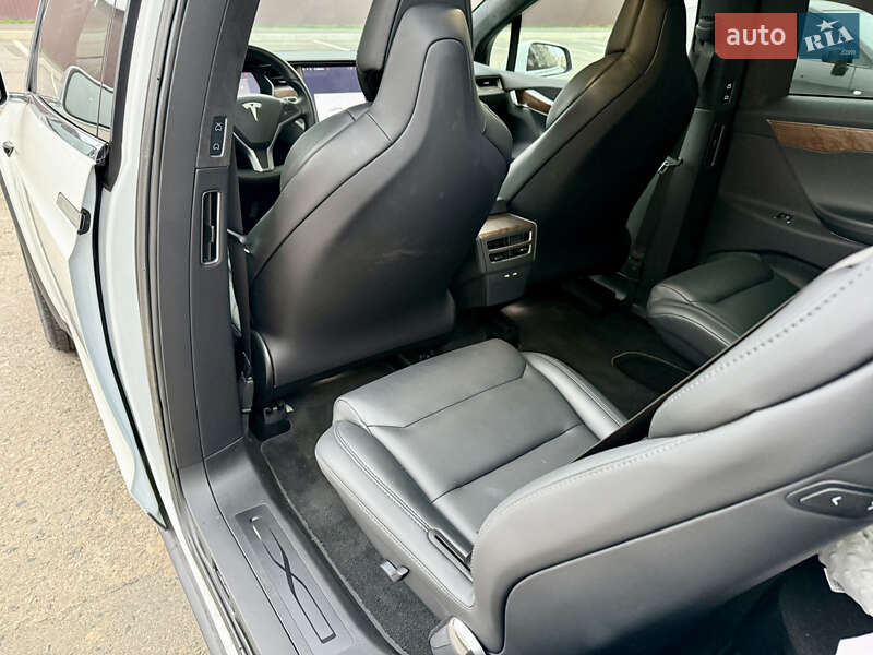 Позашляховик / Кросовер Tesla Model X 2019 в Умані