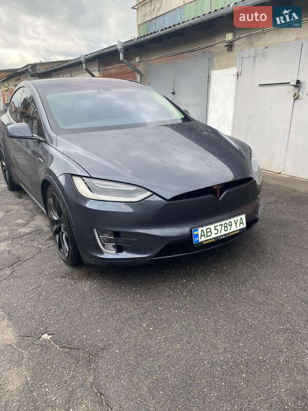 Позашляховик / Кросовер Tesla Model X 2016 в Вінниці