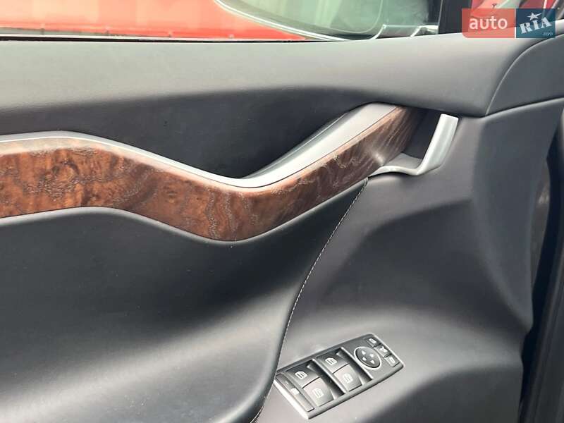 Внедорожник / Кроссовер Tesla Model X 2019 в Киеве