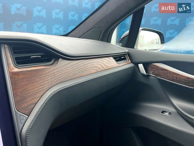 Внедорожник / Кроссовер Tesla Model X 2019 в Киеве