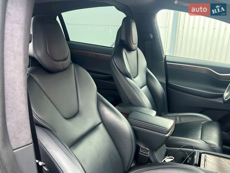 Внедорожник / Кроссовер Tesla Model X 2019 в Киеве