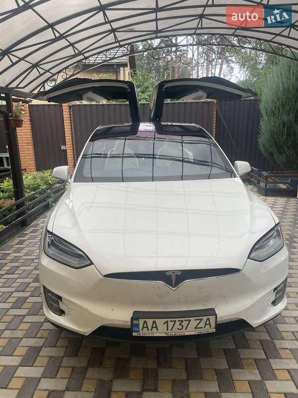 Внедорожник / Кроссовер Tesla Model X 2019 в Ирпене