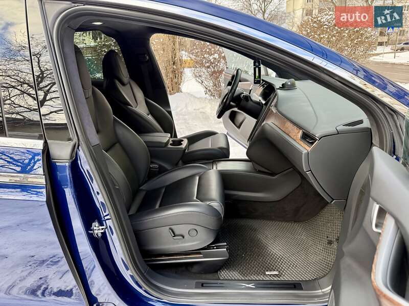 Внедорожник / Кроссовер Tesla Model X 2018 в Киеве