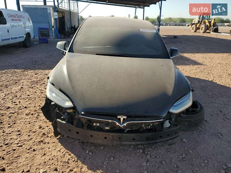 Позашляховик / Кросовер Tesla Model X 2016 в Києві