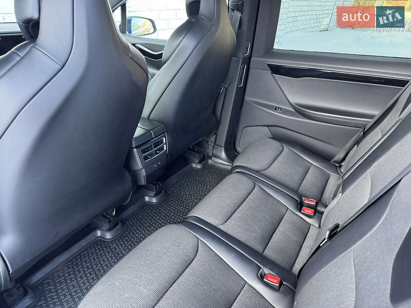 Позашляховик / Кросовер Tesla Model X 2018 в Києві