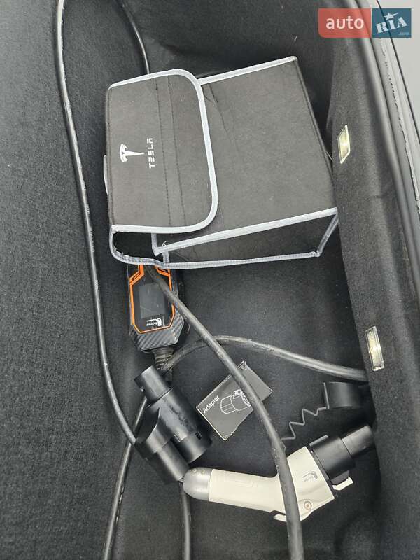 Позашляховик / Кросовер Tesla Model X 2017 в Києві фото 25 Позашляховик / Кросовер Tesla Model X 2017 в Києві
