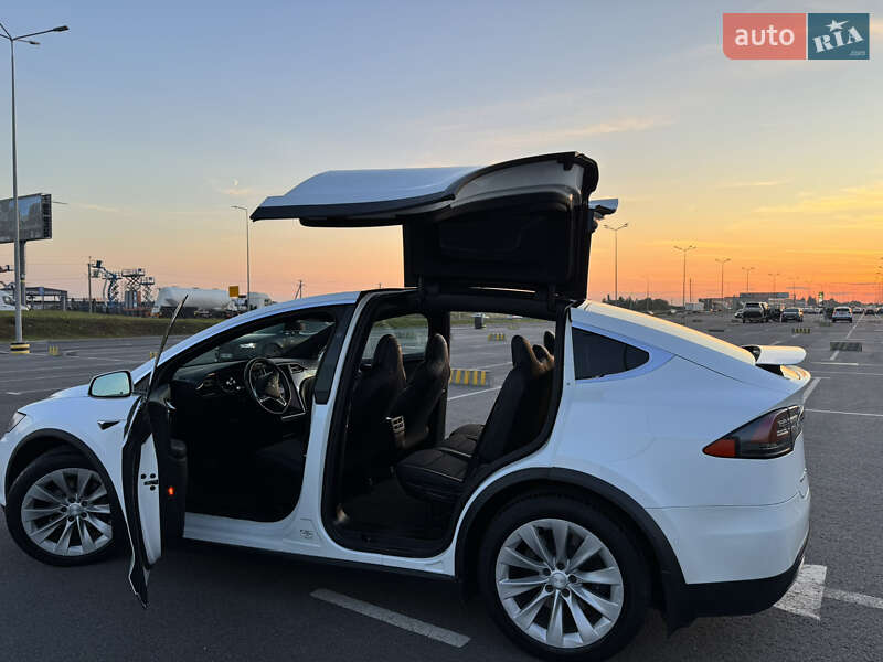 Позашляховик / Кросовер Tesla Model X 2018 в Львові