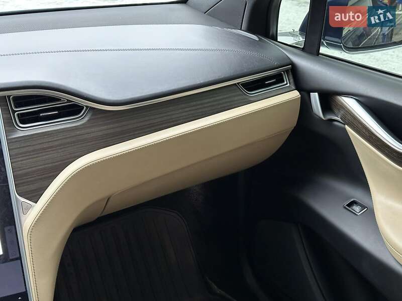 Внедорожник / Кроссовер Tesla Model X 2016 в Одессе фото 18 Внедорожник / Кроссовер Tesla Model X 2016 в Одессе