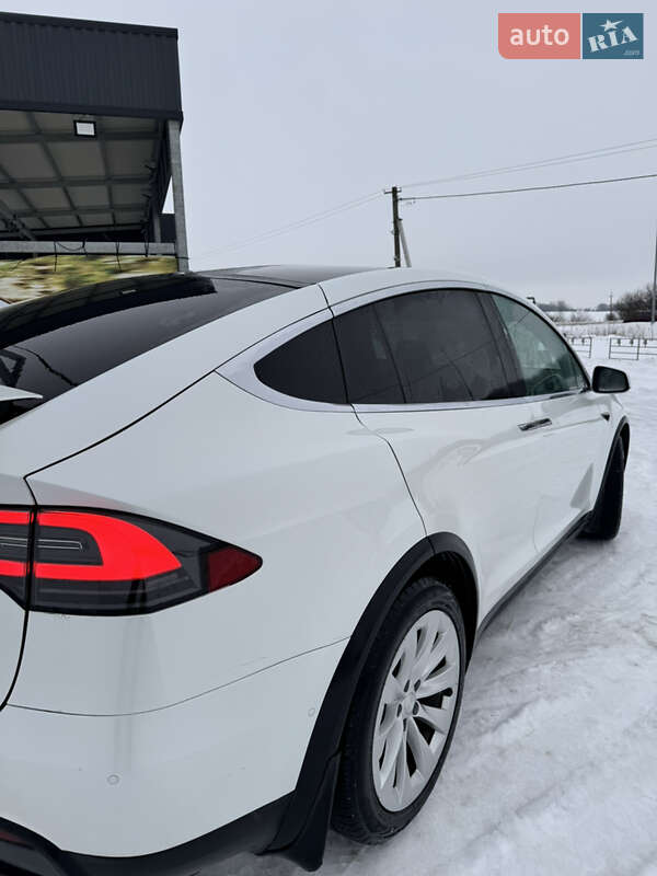 Позашляховик / Кросовер Tesla Model X 2018 в Львові