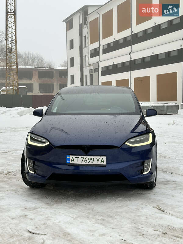Позашляховик / Кросовер Tesla Model X 2017 в Коломиї
