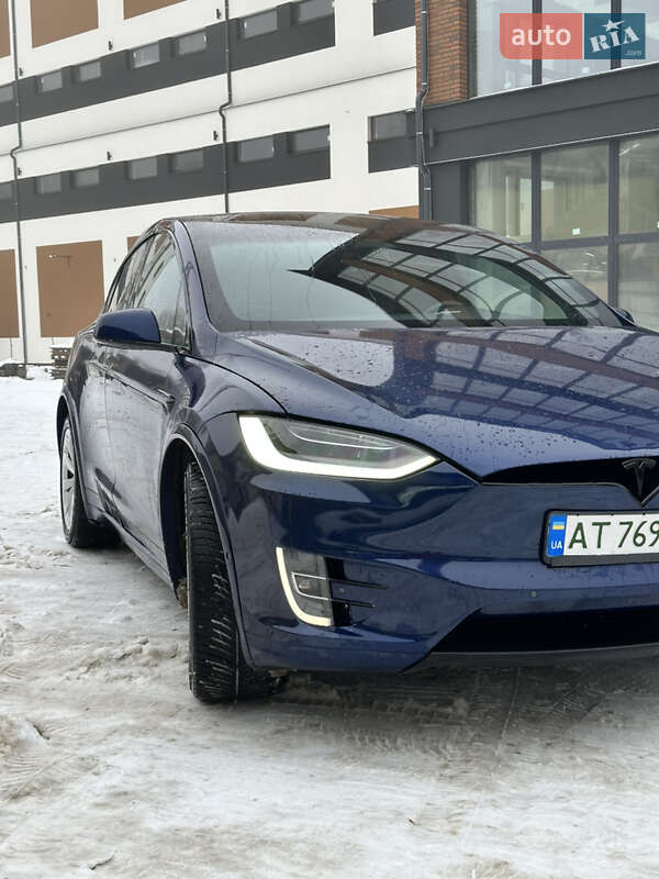 Позашляховик / Кросовер Tesla Model X 2017 в Коломиї