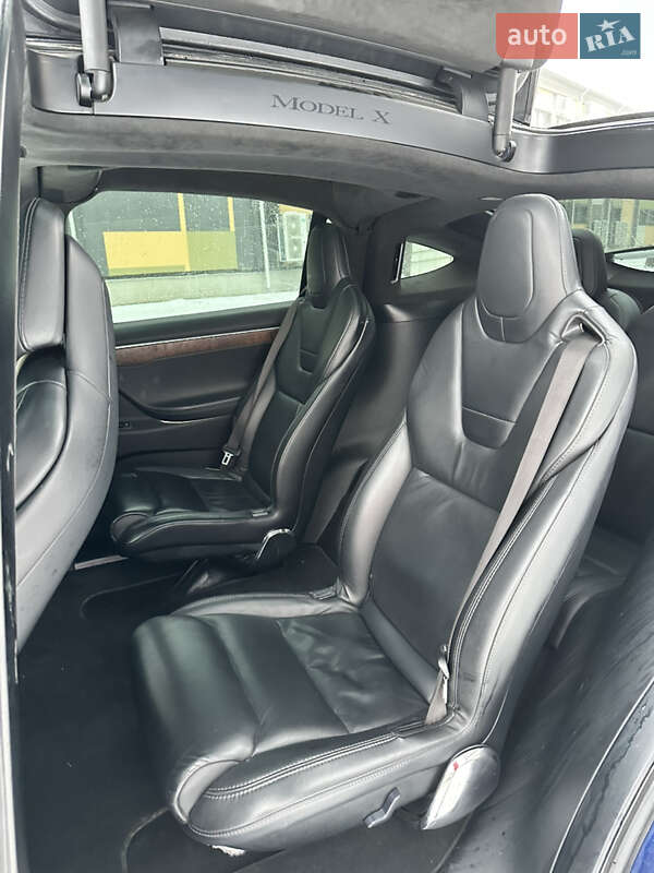 Позашляховик / Кросовер Tesla Model X 2017 в Коломиї
