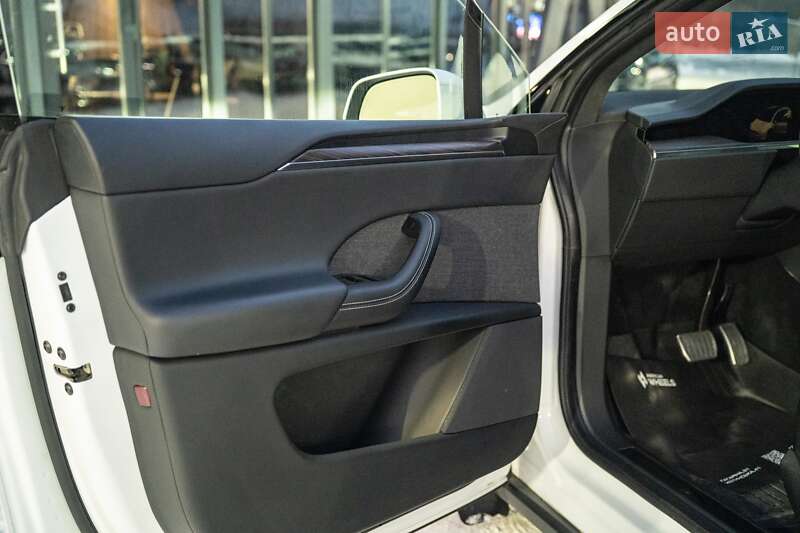 Внедорожник / Кроссовер Tesla Model X 2023 в Черновцах