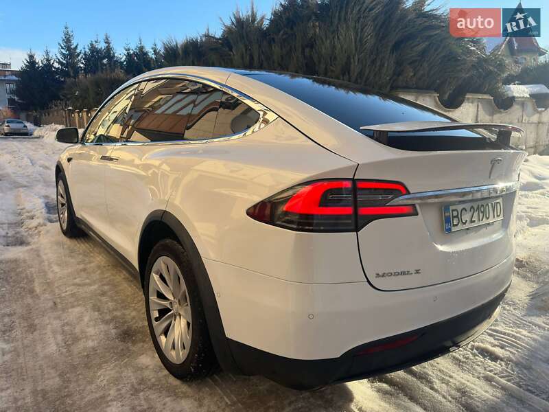 Позашляховик / Кросовер Tesla Model X 2017 в Львові