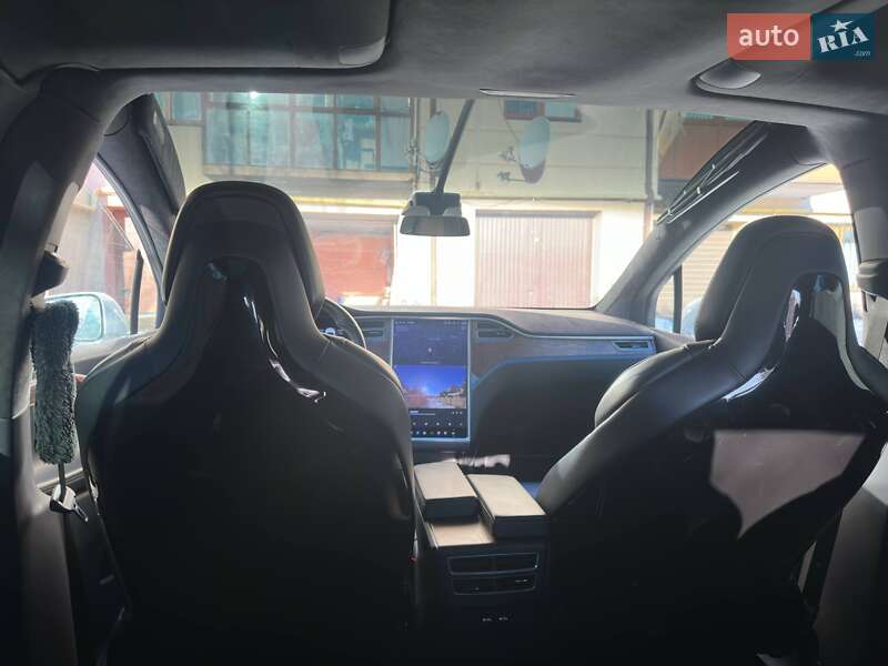 Позашляховик / Кросовер Tesla Model X 2017 в Львові