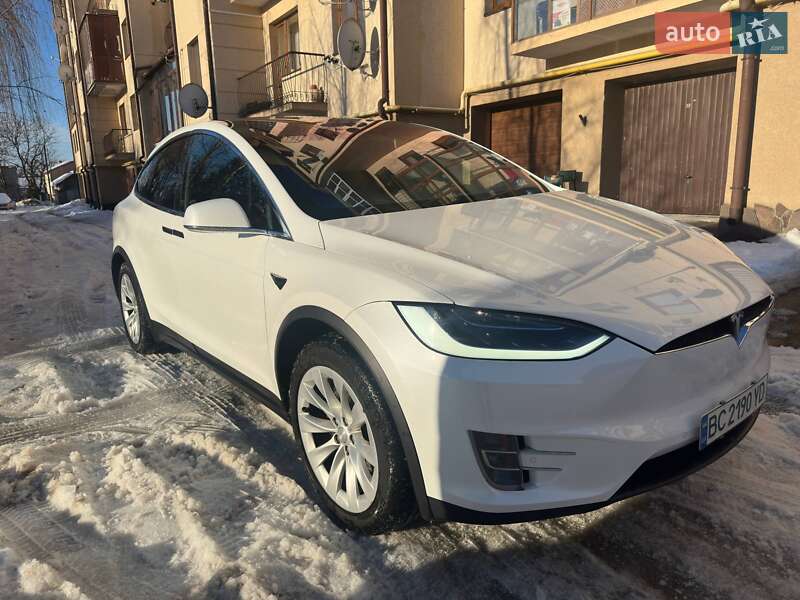 Позашляховик / Кросовер Tesla Model X 2017 в Львові