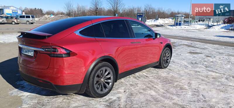 Позашляховик / Кросовер Tesla Model X 2017 в Львові