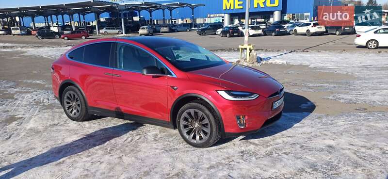 Позашляховик / Кросовер Tesla Model X 2017 в Львові