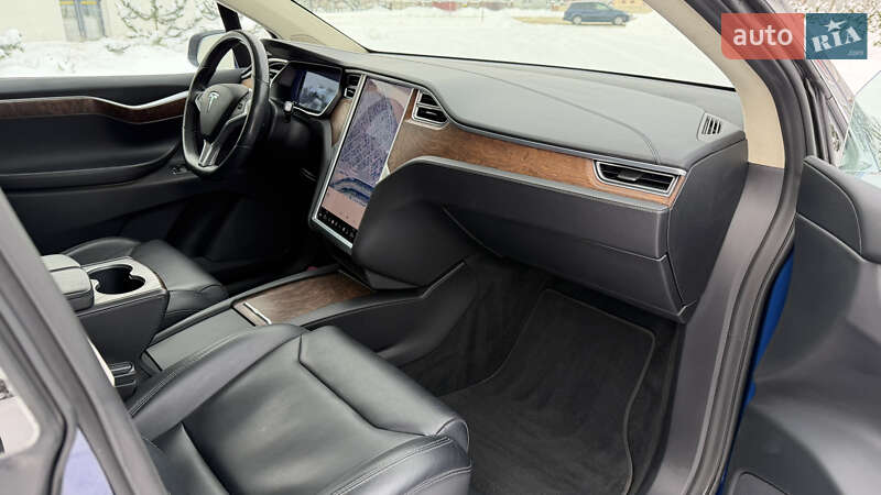 Внедорожник / Кроссовер Tesla Model X 2017 в Луцке