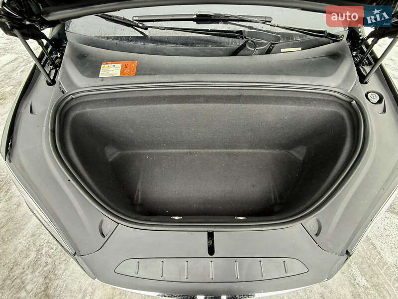 Позашляховик / Кросовер Tesla Model X 2017 в Стрию