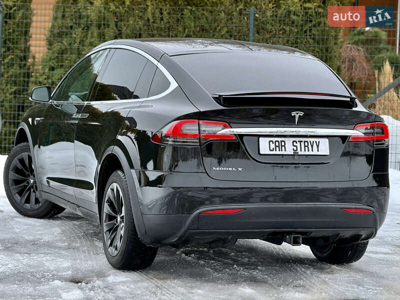 Позашляховик / Кросовер Tesla Model X 2017 в Стрию