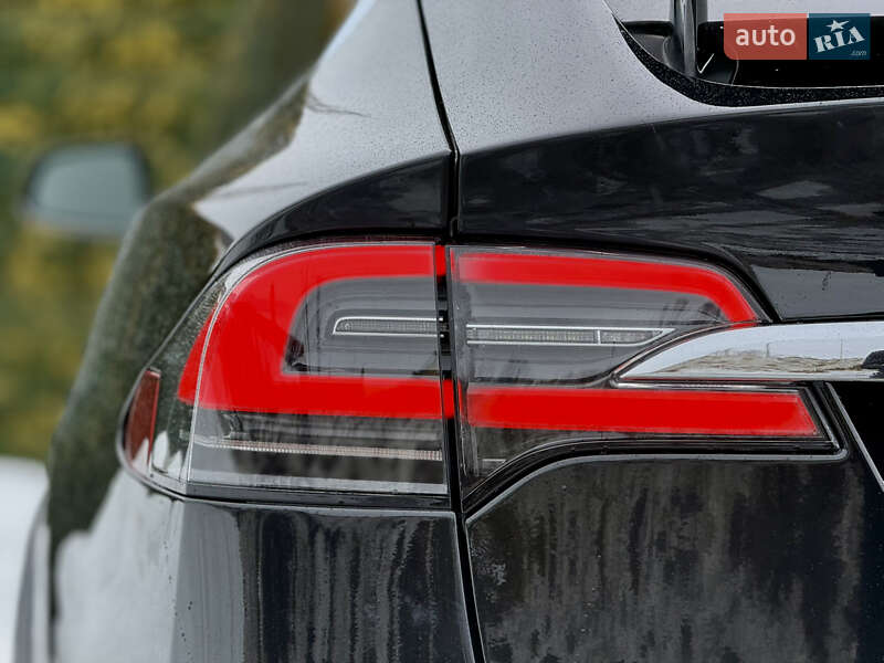 Позашляховик / Кросовер Tesla Model X 2017 в Стрию