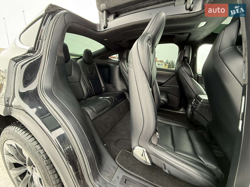 Позашляховик / Кросовер Tesla Model X 2017 в Стрию