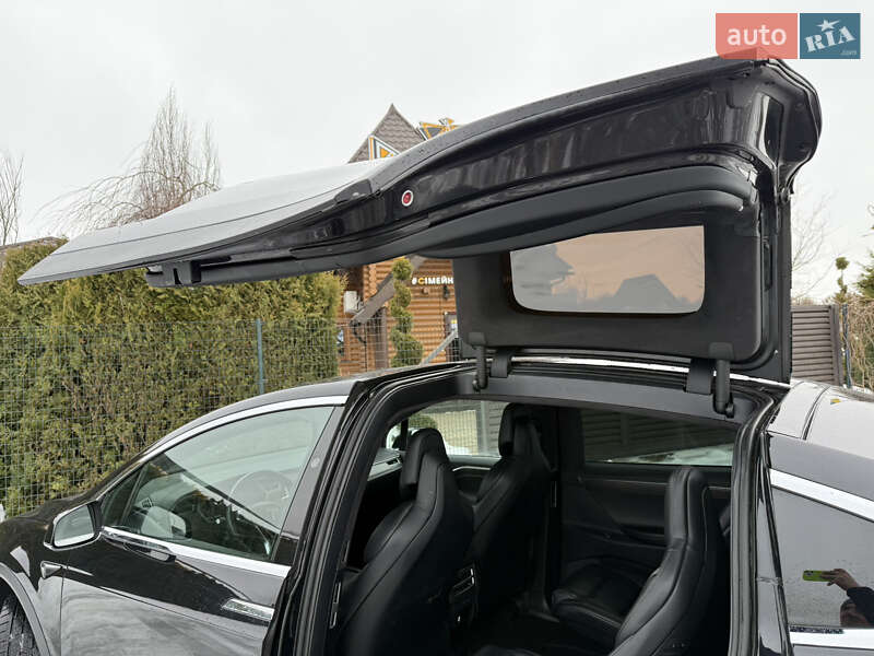 Позашляховик / Кросовер Tesla Model X 2017 в Стрию