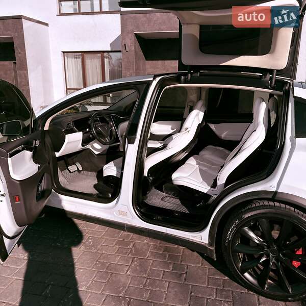 Позашляховик / Кросовер Tesla Model X 2016 в Рівному фото 2 Позашляховик / Кросовер Tesla Model X 2016 в Рівному