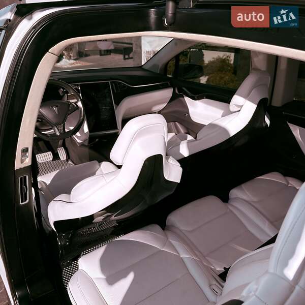 Позашляховик / Кросовер Tesla Model X 2016 в Рівному фото 7 Позашляховик / Кросовер Tesla Model X 2016 в Рівному