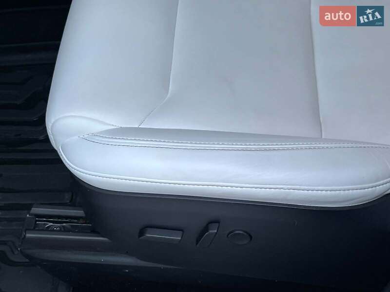 Позашляховик / Кросовер Tesla Model X 2019 в Києві