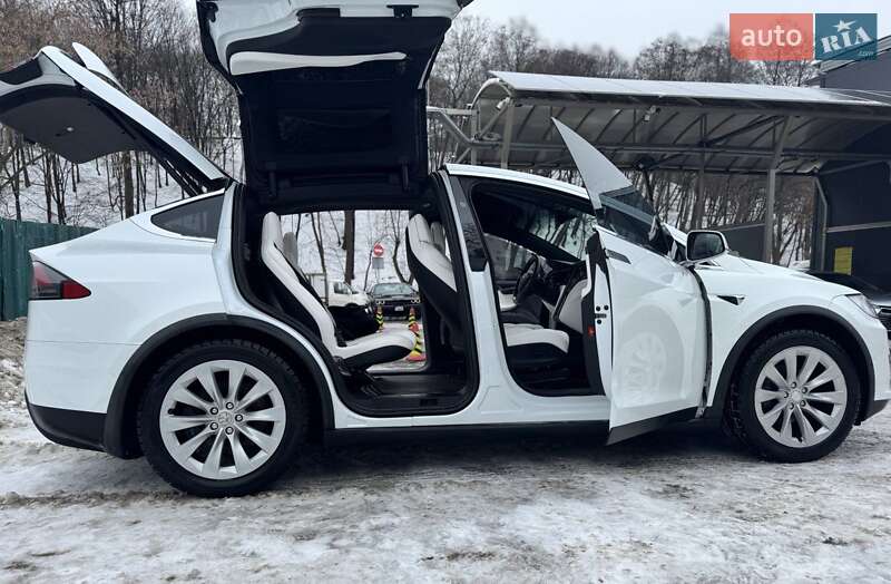 Позашляховик / Кросовер Tesla Model X 2018 в Києві фото 17 Позашляховик / Кросовер Tesla Model X 2018 в Києві