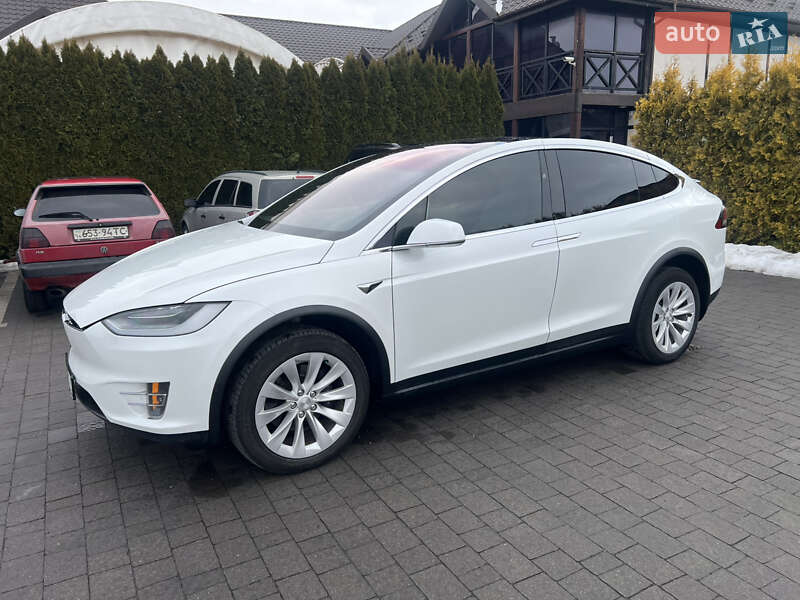 Внедорожник / Кроссовер Tesla Model X 2019 в Стрые