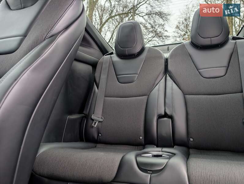 Позашляховик / Кросовер Tesla Model X 2017 в Києві фото 31 Позашляховик / Кросовер Tesla Model X 2017 в Києві