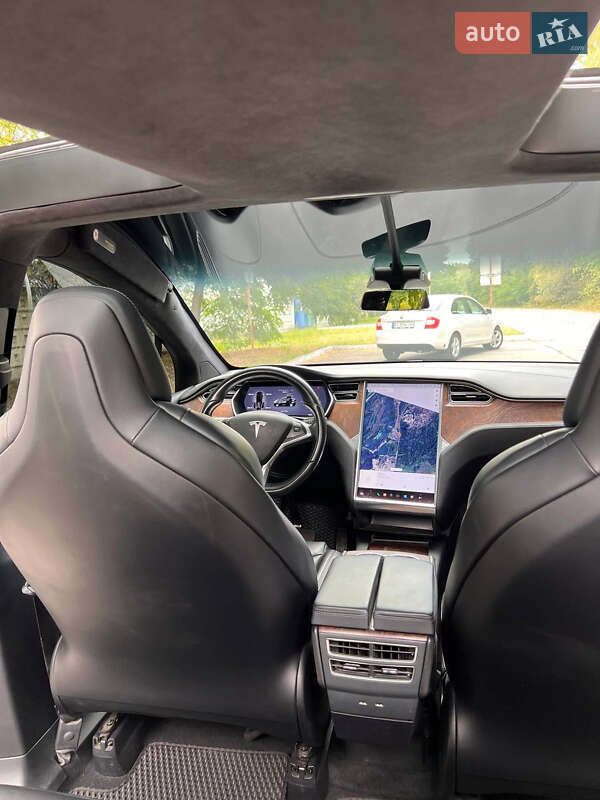 Позашляховик / Кросовер Tesla Model X 2017 в Кременчуці фото 11 Позашляховик / Кросовер Tesla Model X 2017 в Кременчуці