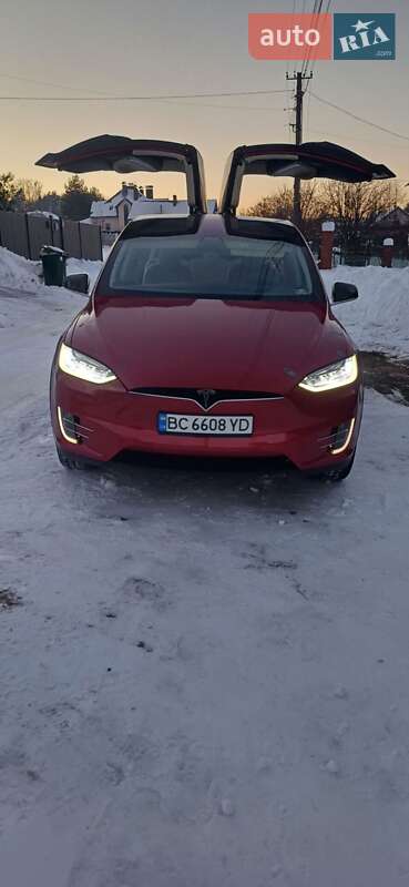 Позашляховик / Кросовер Tesla Model X 2017 в Львові