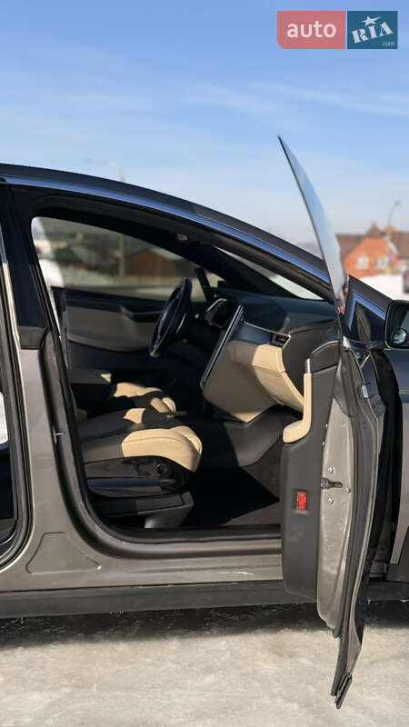 Позашляховик / Кросовер Tesla Model X 2016 в Харкові