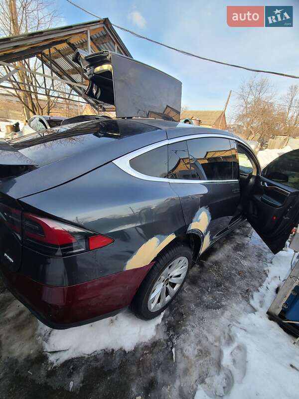 Внедорожник / Кроссовер Tesla Model X 2016 в Черкассах фото 3 Внедорожник / Кроссовер Tesla Model X 2016 в Черкассах